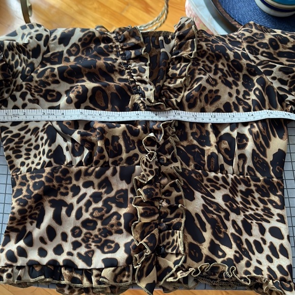 ESSUE LEOPARD PRINT CROPPED TOP - Picture 11 of 15